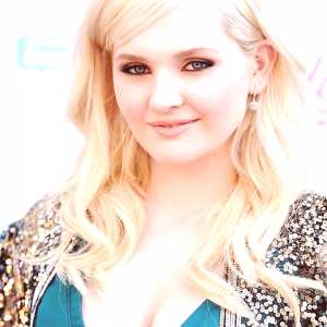 Abigail Breslin Nude Leaks Onlyfans