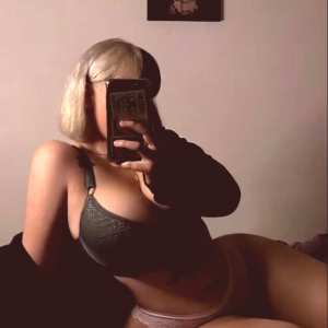 ae-bgirl01 Nude OnlyFans Leaks