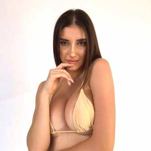 alinavaranik-1 Nude OnlyFans Leaks