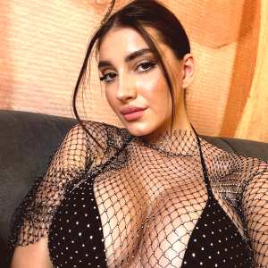 alinavaranik-1 Nude OnlyFans Leaks