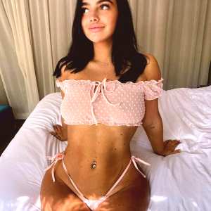 ally-bross-1 Nude OnlyFans Leaks