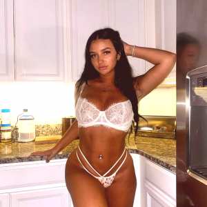 ally-bross-1 Nude OnlyFans Leaks