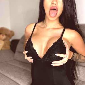 almablack Nude OnlyFans Leaks