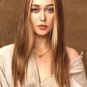 alycia-debnam-carey_0280-300px