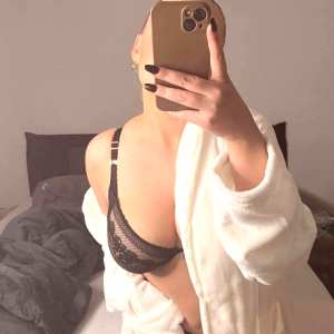 amelia-smith Nude OnlyFans Leaks