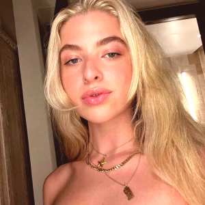 anais-gallagher Nude OnlyFans Leaks