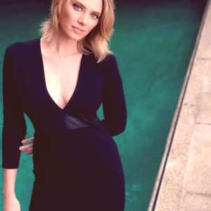 april-bowlby Nude OnlyFans Leaks