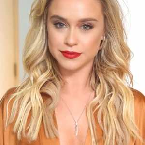 becca-tobin Nude OnlyFans Leaks