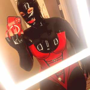 bee-the-rubber-doll Nude OnlyFans Leaks