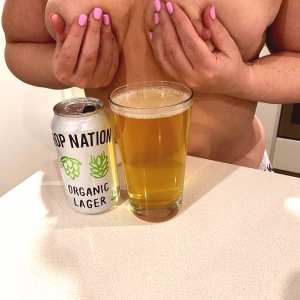 boobs-beer Nude OnlyFans Leaks