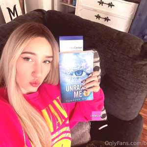 books-withari Nude OnlyFans Leaks