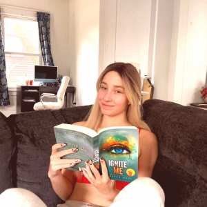 books-withari Nude OnlyFans Leaks