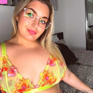 cheeky-yelofree Nude OnlyFans Leaks