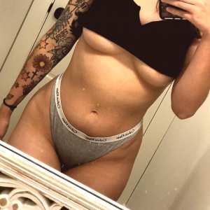 cherrytatts Nude OnlyFans Leaks