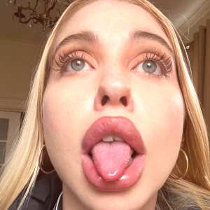 chloe-cherry Nude OnlyFans Leaks