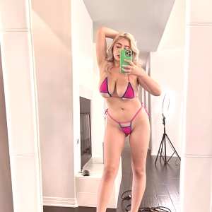 chloe-surreal Nude OnlyFans Leaks