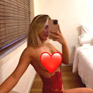 chloe-uncut Nude OnlyFans Leaks