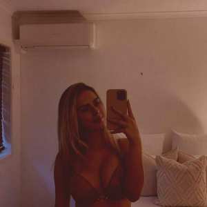 chloe-uncut Nude OnlyFans Leaks