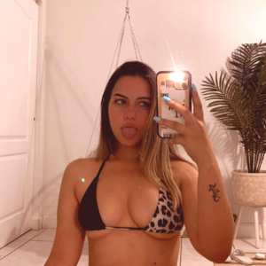 claudia-castro Nude OnlyFans Leaks