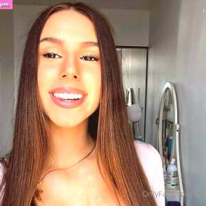 daniela-lzj Nude OnlyFans Leaks