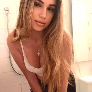 daniela-lzj Nude OnlyFans Leaks