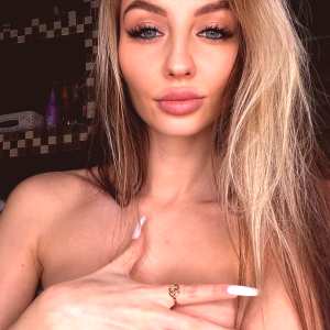 darina-deinega Nude OnlyFans Leaks