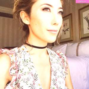 dichen-lachman Nude OnlyFans Leaks