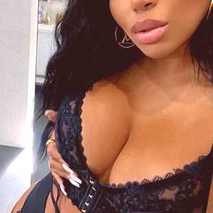 dollycastro-1 Nude OnlyFans Leaks