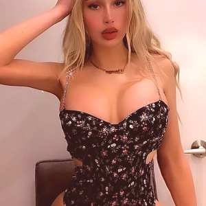 dressupblondie Nude OnlyFans Leaks