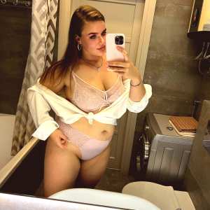 ellathegod-vip Nude OnlyFans Leaks