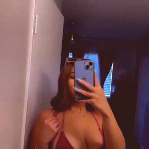 emelyelenaa Nude OnlyFans Leaks