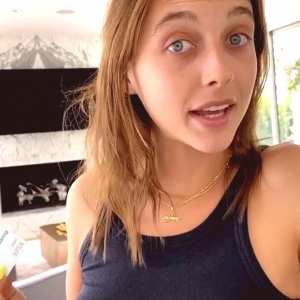 emma-chamberlain Nude OnlyFans Leaks