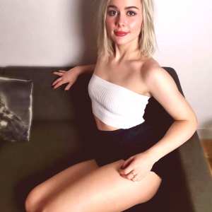 emmelie-de-forest Nude OnlyFans Leaks