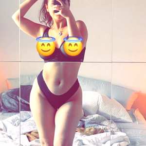 farahasteri Nude OnlyFans Leaks