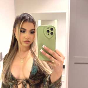 gisselle-next-door Nude OnlyFans Leaks