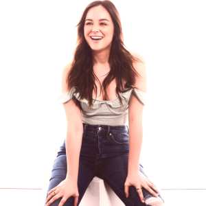 Hayley Orrantia Nude Leaks Onlyfans