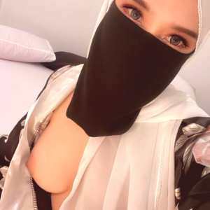 hijab-camilla Nude OnlyFans Leaks