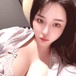 hitomi-songyuxin Nude OnlyFans Leaks