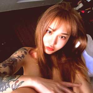 hitomi-songyuxin Nude OnlyFans Leaks