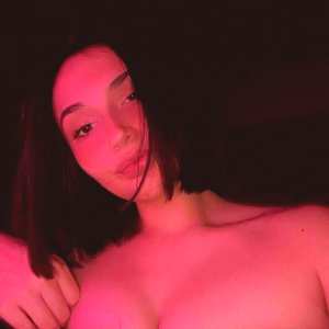 holly-bratty Nude OnlyFans Leaks