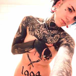 holly-broome-inked Nude OnlyFans Leaks