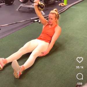 holly-holm Nude OnlyFans Leaks