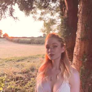 janet-devlin Nude OnlyFans Leaks