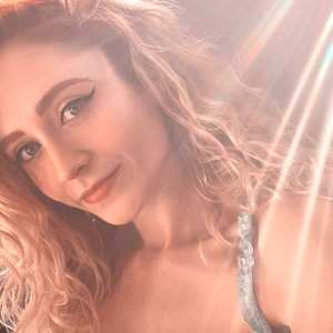 janet-devlin Nude OnlyFans Leaks