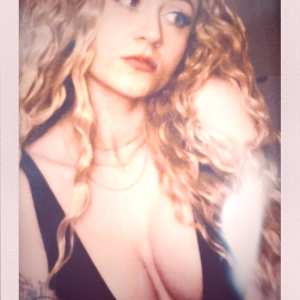 janet-devlin Nude OnlyFans Leaks