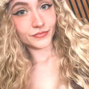 janet-devlin Nude OnlyFans Leaks