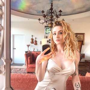 janet-devlin Nude OnlyFans Leaks