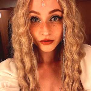 janet-devlin Nude OnlyFans Leaks