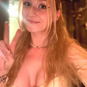 janet-devlin Nude OnlyFans Leaks