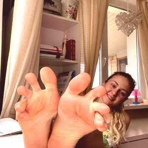 k-flexiblefeet Nude OnlyFans Leaks